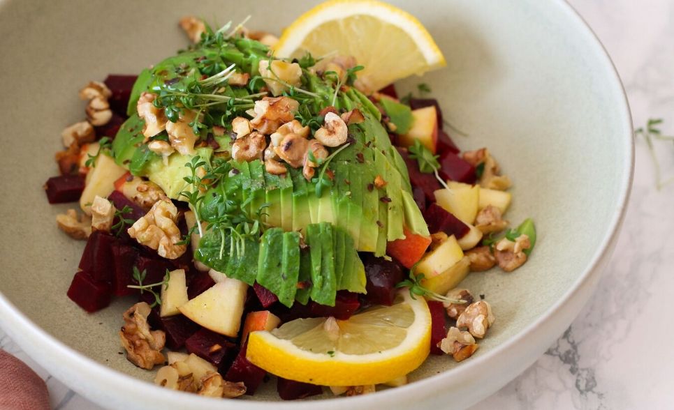 Rote Bete Salat mit Apfel und Avocado - Gemüseliebelei