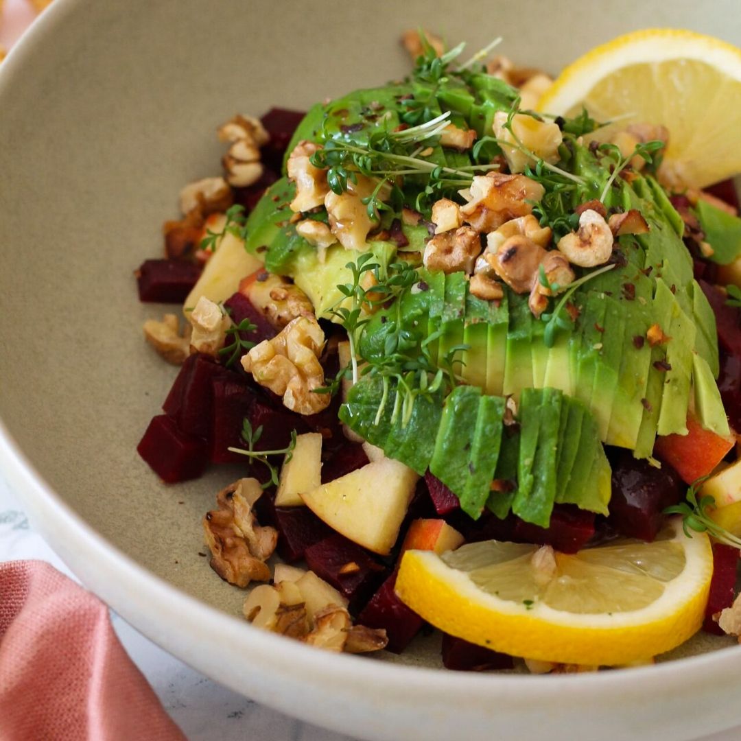 Rote Bete Salat mit Apfel und Avocado - Gemüseliebelei