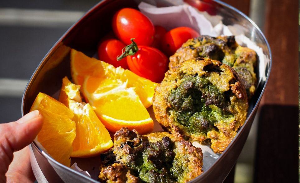 herzhafte Muffins mit Tomaten und Pesto - Gemüseliebelei